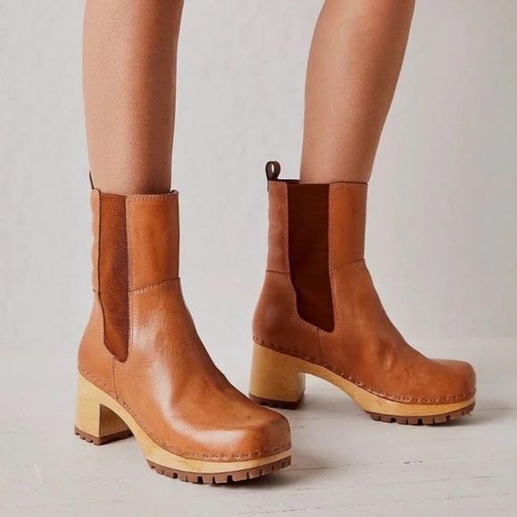 MIA Shoes - Mia Clogs JUSTINA CLOG BOOTS Wooden Heel Tan Size 8